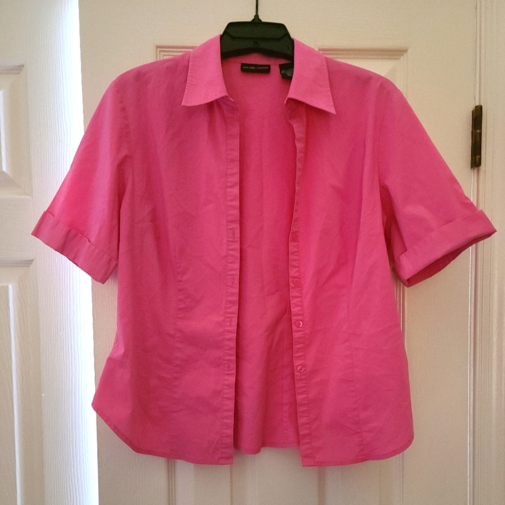 New York & Company stretch bottom up shirt.  Size: Medium